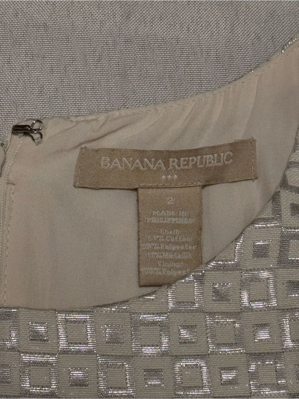 Banana Republic sleeveless sheath dress ivory silver jacquard tile pattern Sz 2 - Picture 3 of 3